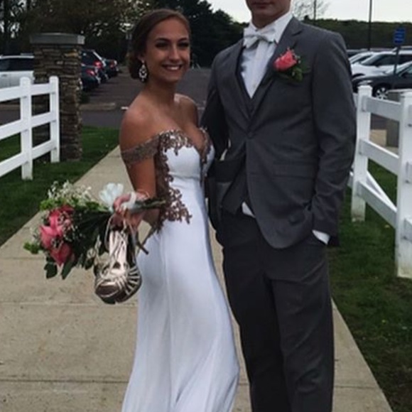 Faviana Dresses & Skirts - White and gold prom dress